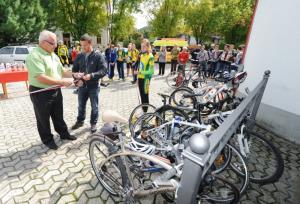 Novo stojalo za kolesa v Brestanici